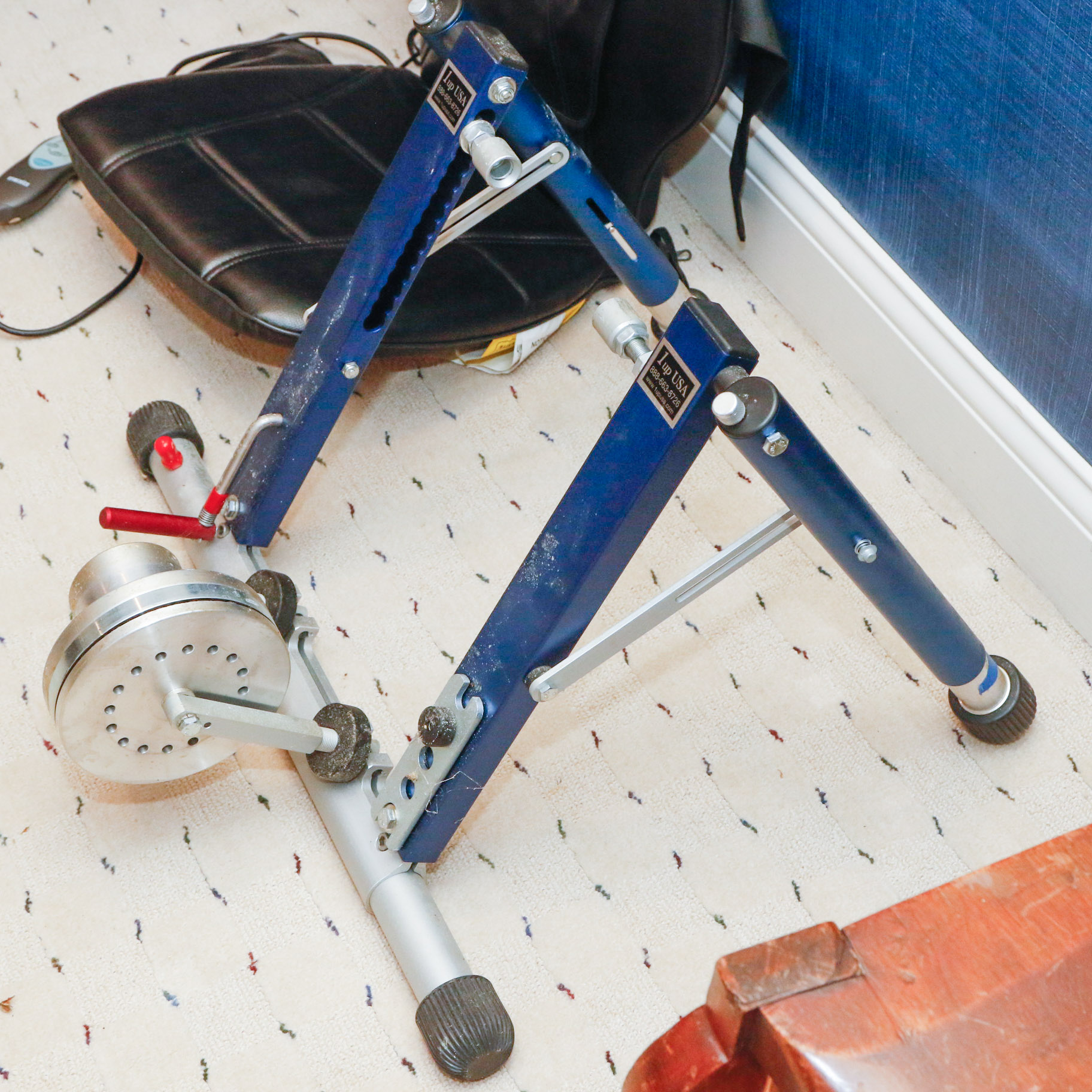 1UP Bicycle Trainer with HoMedics Shiatsu Massage Cushion