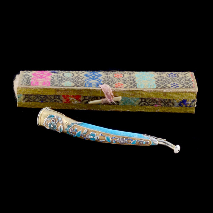 Early 20th Century Chinese Export Enameled Cigarette Holder