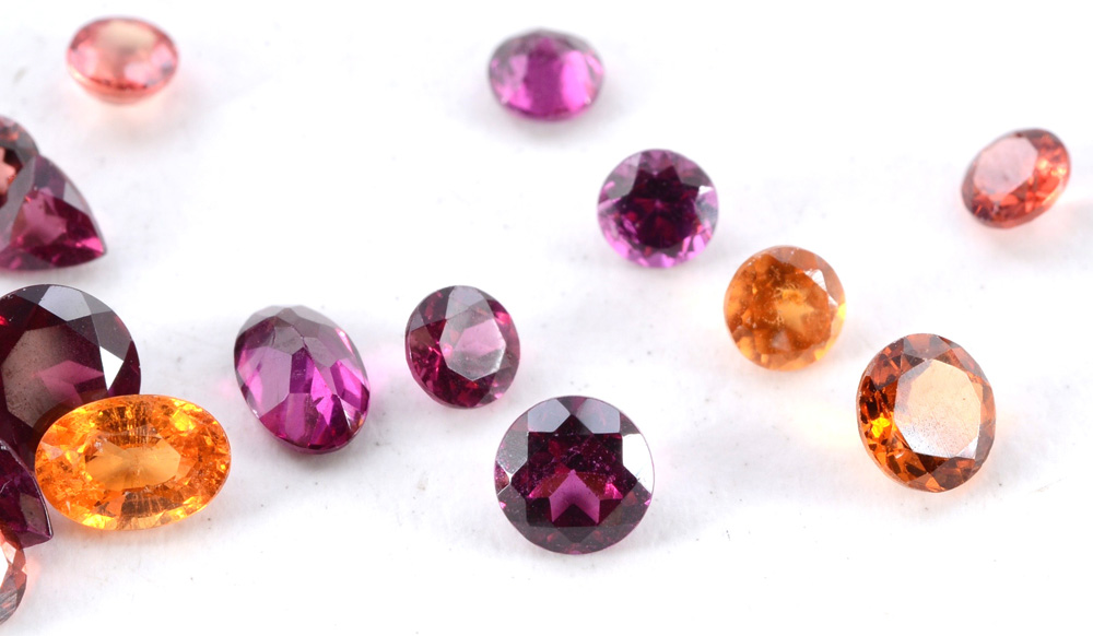 Mixed Species of Loose Garnets Gemstones, 13.29 CTW