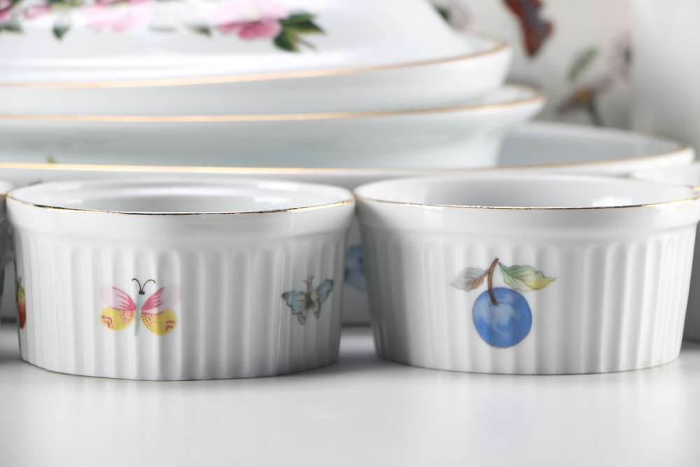 Set of Botanic-Themed China Dishes | EBTH