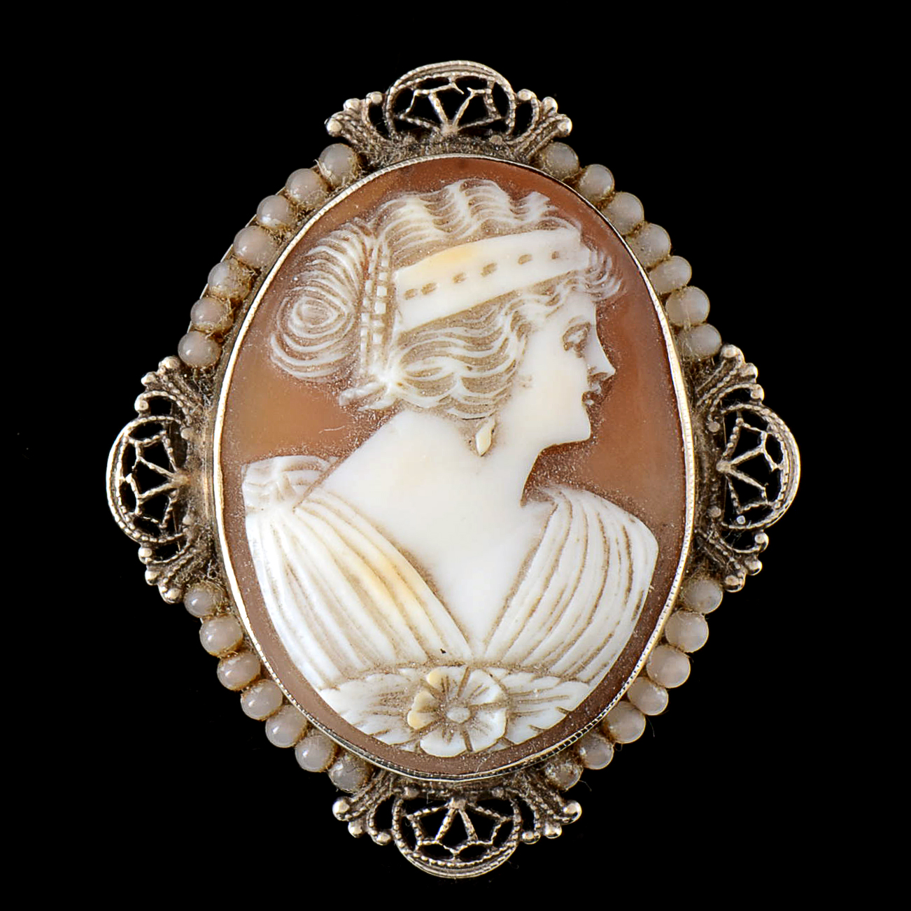 Early 20th Century 14K White Gold and Hand Carved Shell Cameo and Glass Seed Bead Openwork Pin