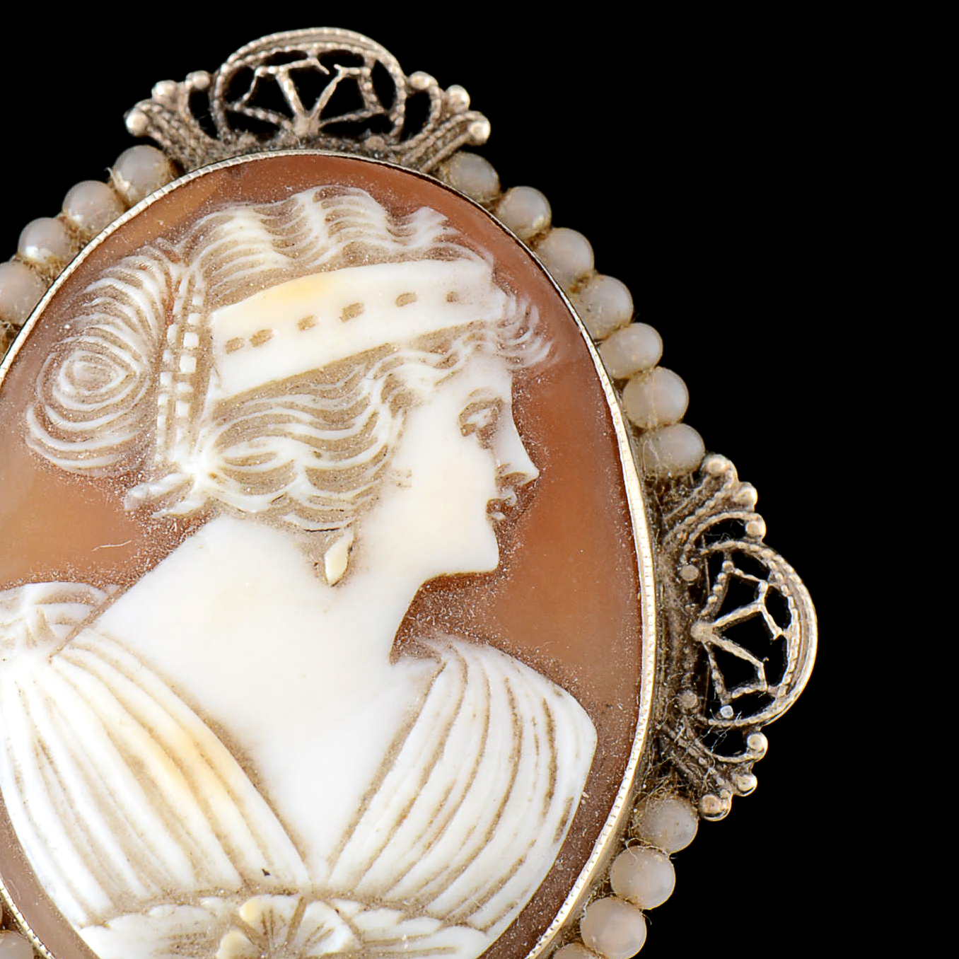 Early 20th Century 14K White Gold and Hand Carved Shell Cameo and Glass Seed Bead Openwork Pin