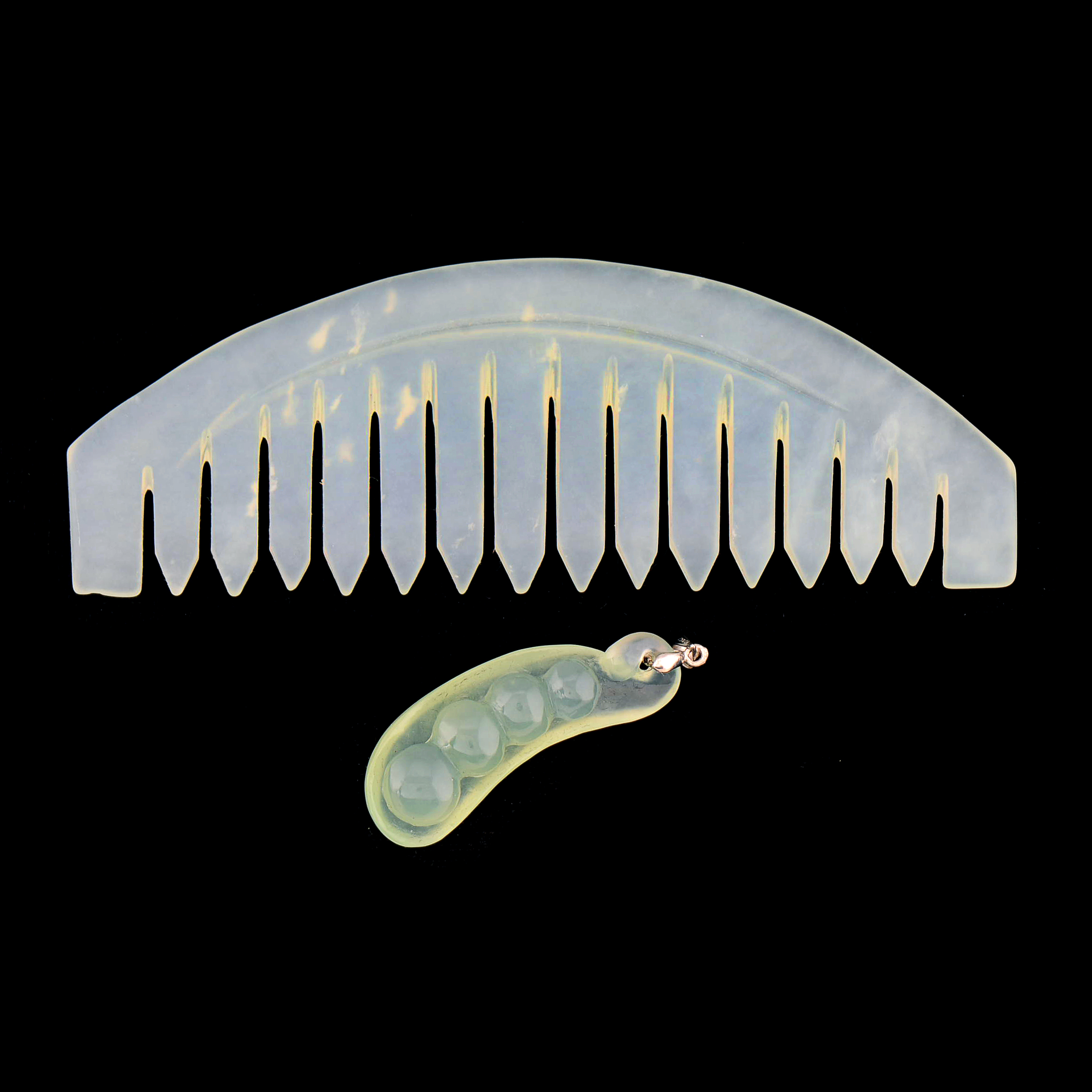 Chinese Carved Natural Bowenite Pea Pod Pendant with 18K Gold Plated Bale and Carved Bowenite Serpentine Comb