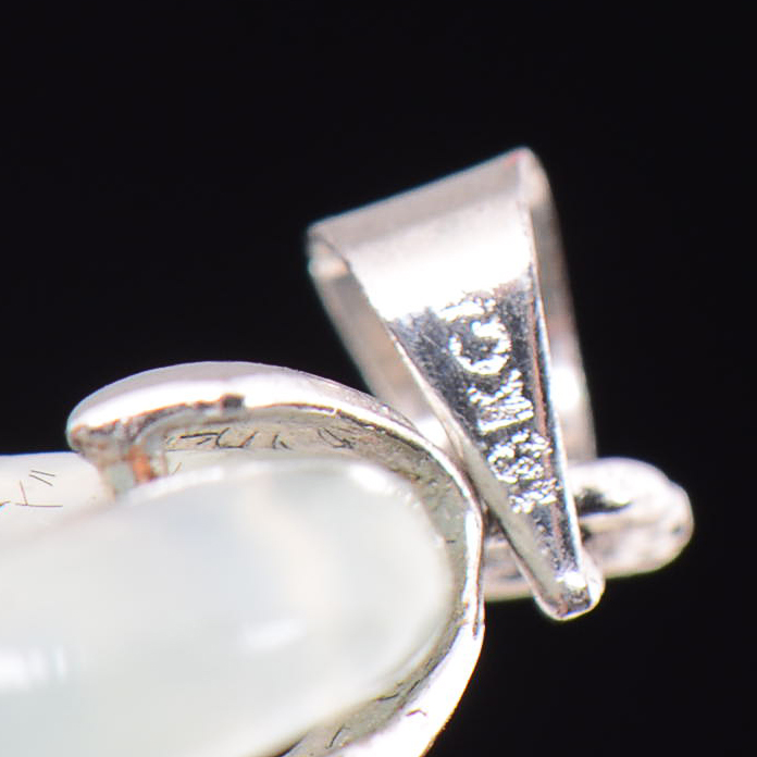 Chinese Carved Natural Bowenite Pea Pod Pendant with 18K Gold Plated Bale and Carved Bowenite Serpentine Comb