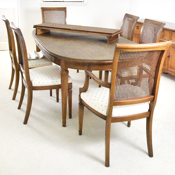 Late 20th Century Hepplewhite Style Seven-Piece Dining Set