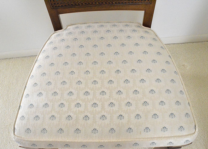 Late 20th Century Hepplewhite Style Seven-Piece Dining Set