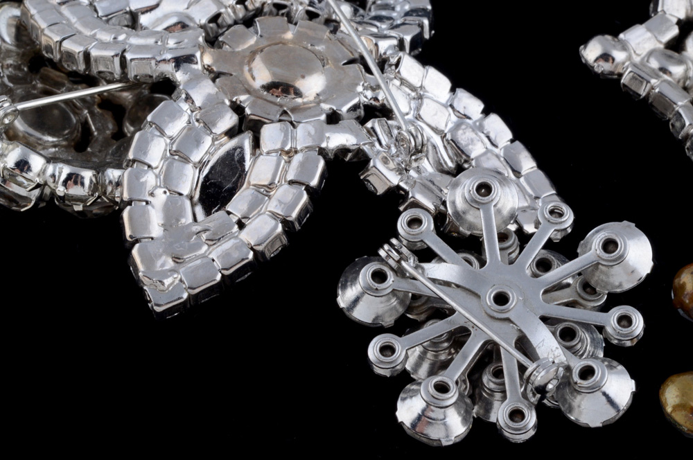 Six Vintage Brooches