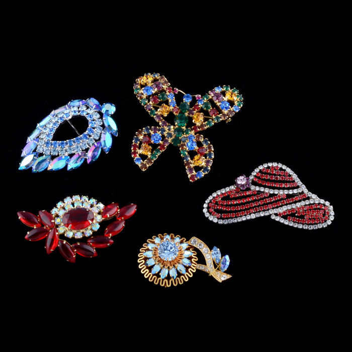 Five Vintage Brooches Including Sarah Coventry