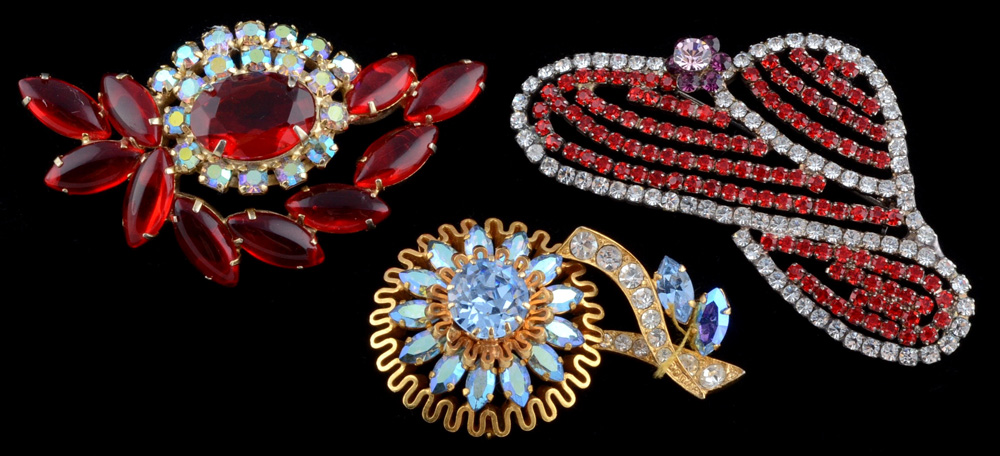 Five Vintage Brooches Including Sarah Coventry