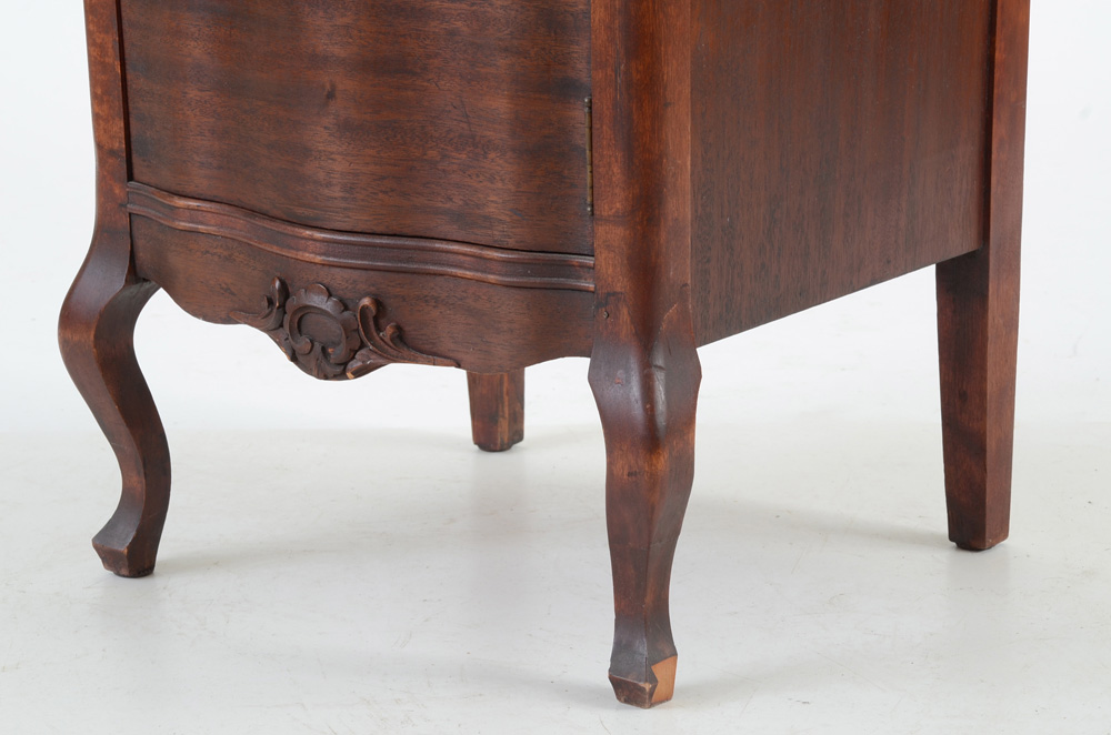 Mahogany Veneer Serpentine Front Cabinet