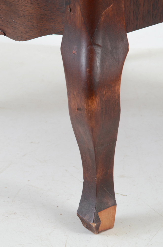 Mahogany Veneer Serpentine Front Cabinet