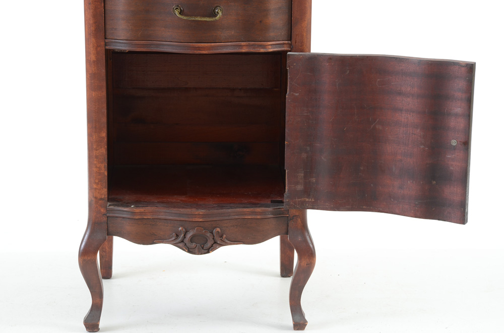 Mahogany Veneer Serpentine Front Cabinet