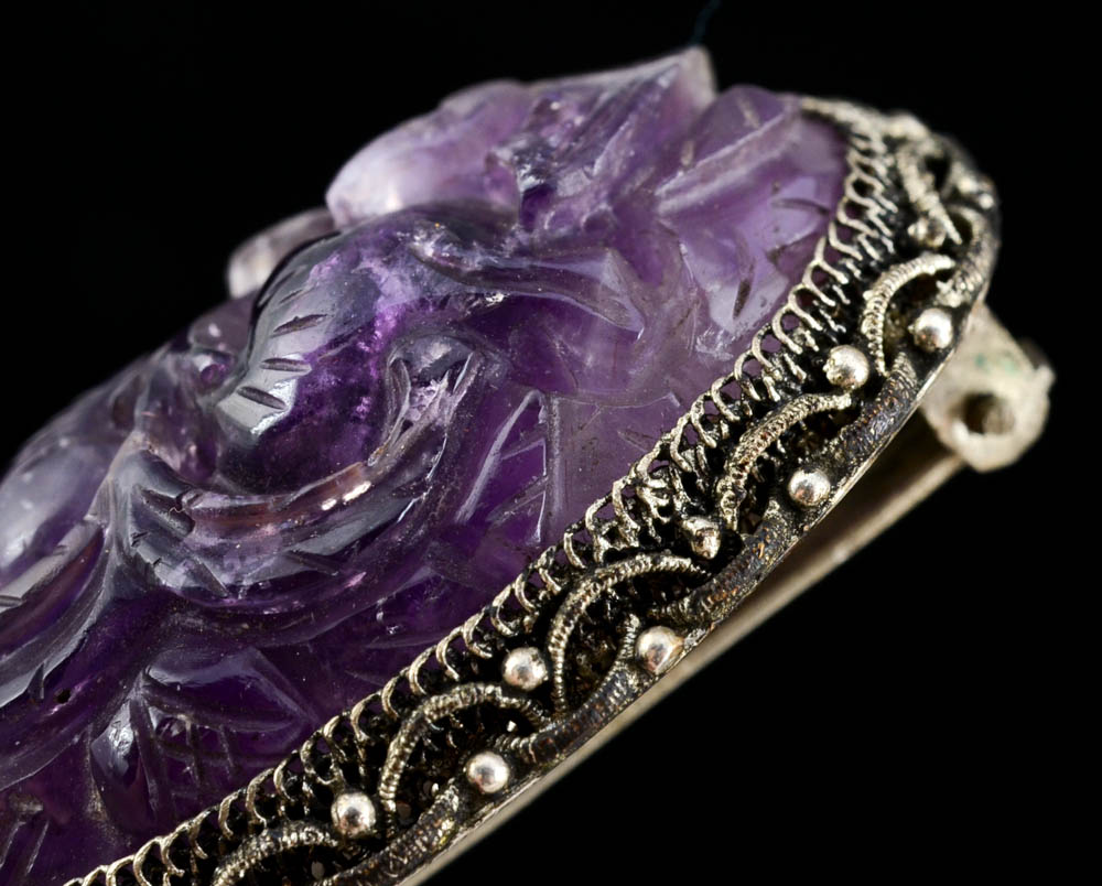 Early 20th Century Chinese Export Carved Amethyst and Silver Filigree Dress Clip