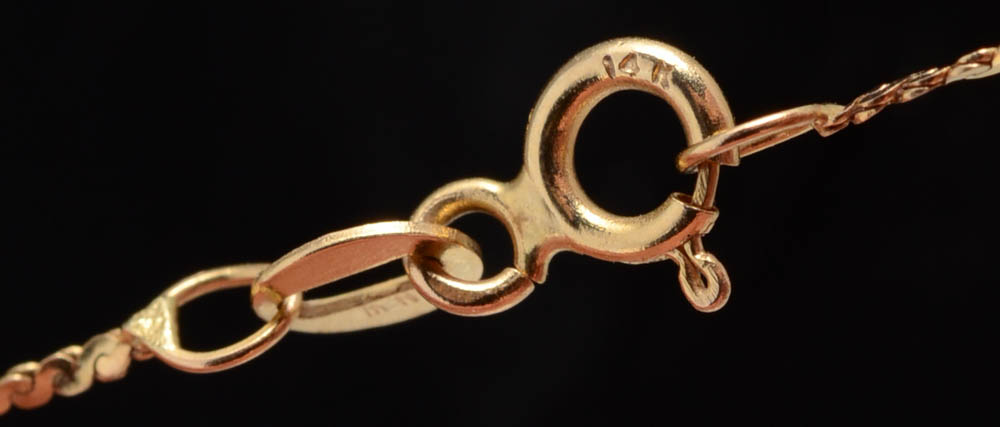 14K Yellow Gold 18" Chain with 14K "#1 Mom" Openwork Pendant