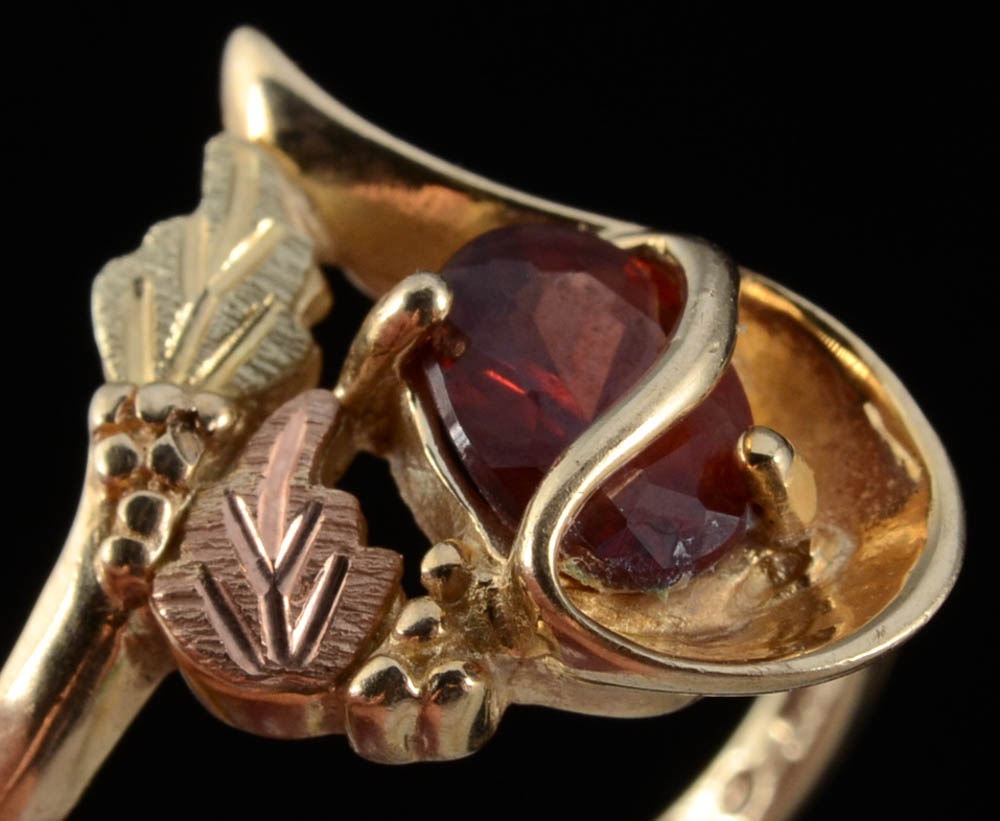 10K Yellow and Rose Gold Openwork Garnet Ring