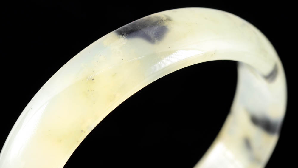 Carved and Polished Natural Bowenite Serpentine Bangle with Chinese Presentation Box