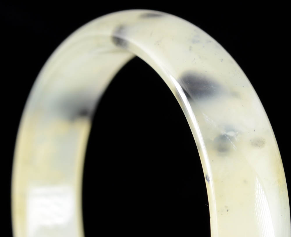 Carved and Polished Natural Bowenite Serpentine Bangle with Chinese Presentation Box