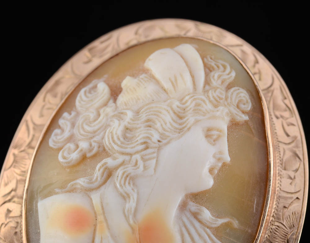 Victorian Engraved 10K Yellow Gold Hand Carved Shell Cameo Brooch/Pendant