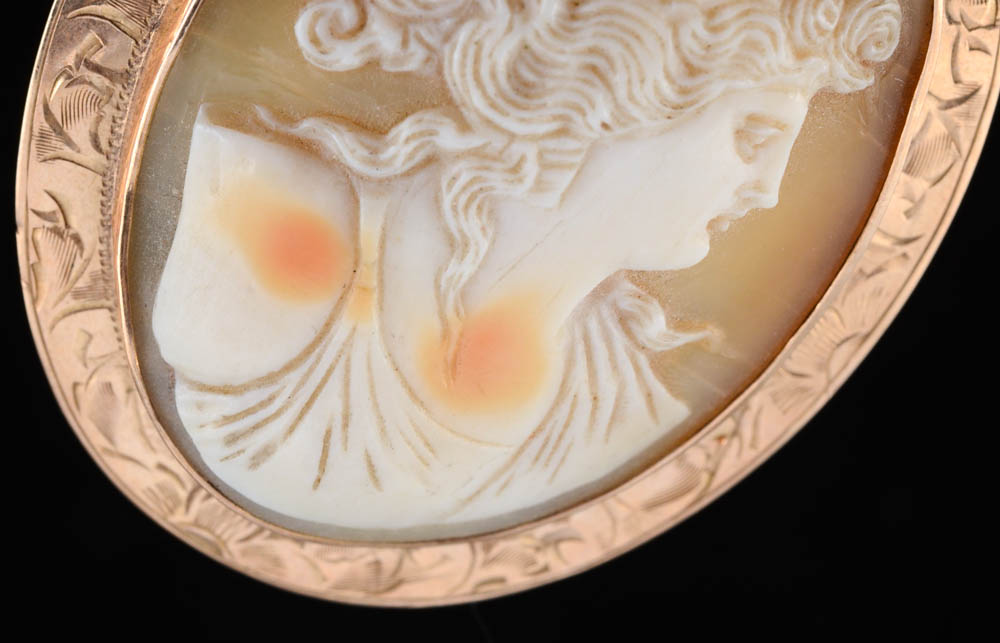 Victorian Engraved 10K Yellow Gold Hand Carved Shell Cameo Brooch/Pendant
