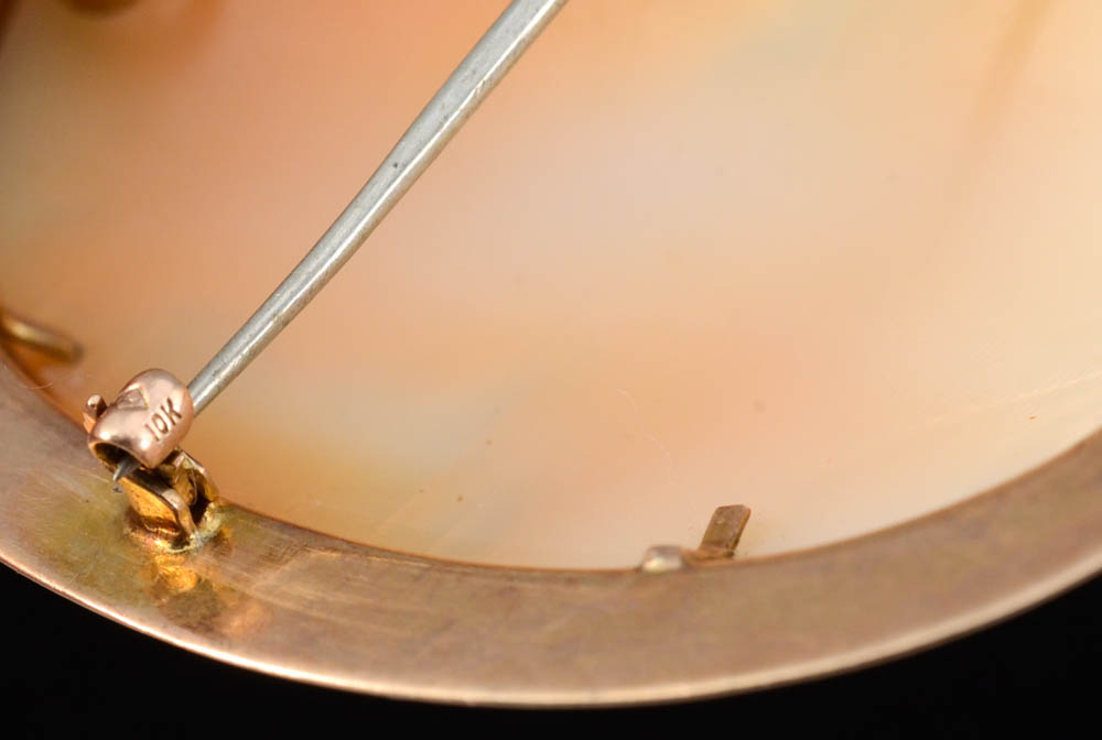 Victorian Engraved 10K Yellow Gold Hand Carved Shell Cameo Brooch/Pendant