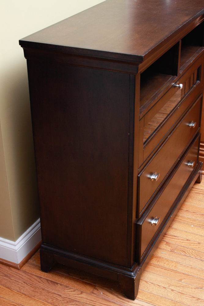 Stein World Media Chest