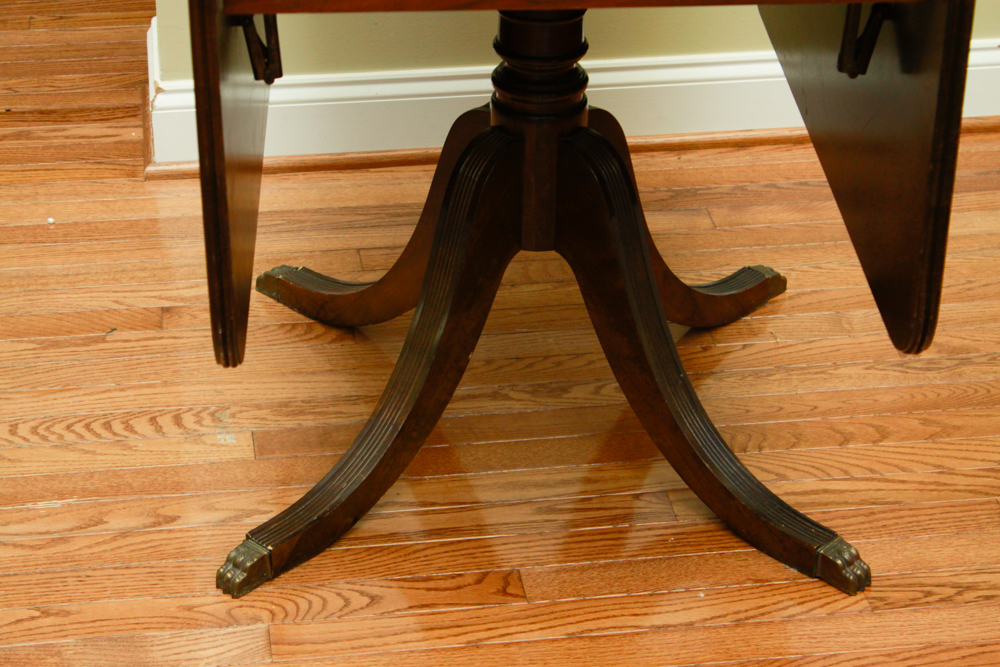 Duncan Phyfe Style Drop Leaf Table