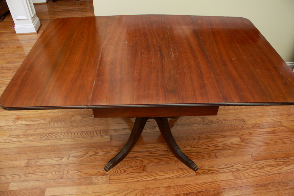 Duncan Phyfe Style Drop Leaf Table