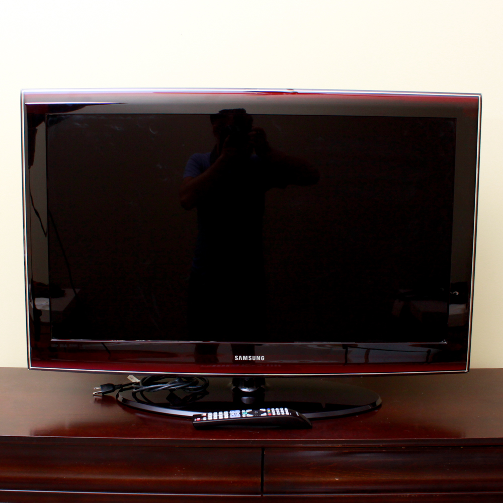 Samsung 40" Flat-Screen Television With Remote