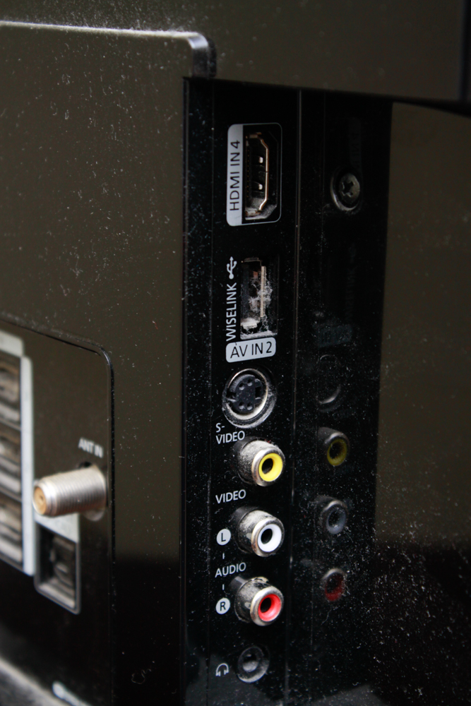 Samsung 40" Flat-Screen Television With Remote