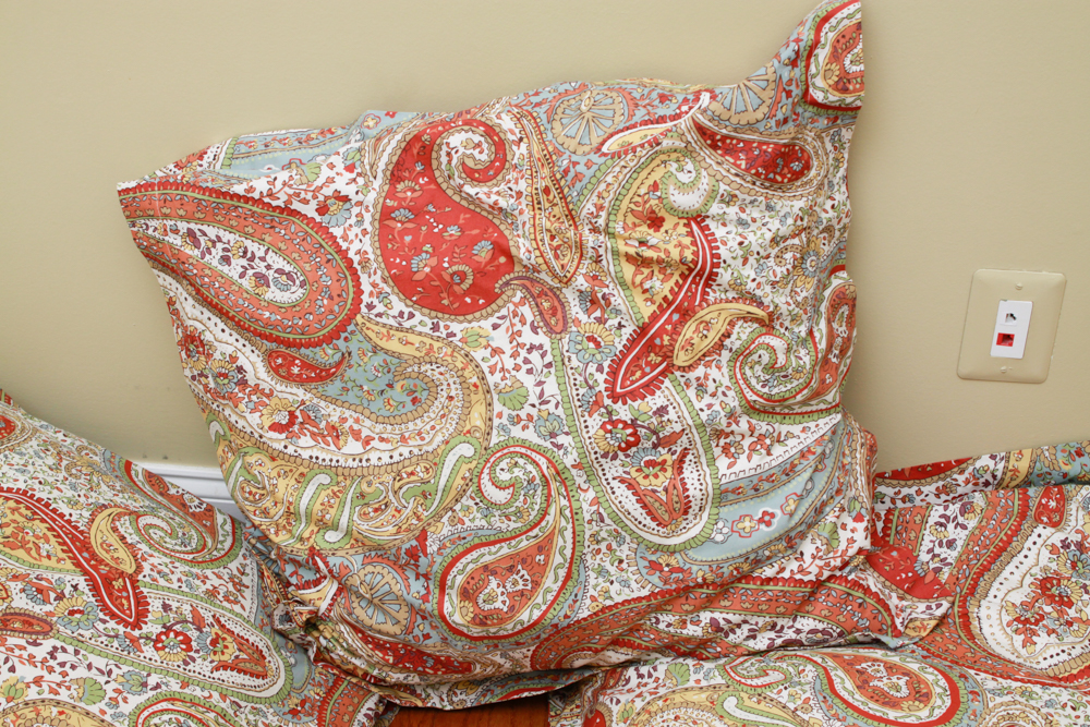 Tahari Home "Moroccan Medallion" King Bedding Set