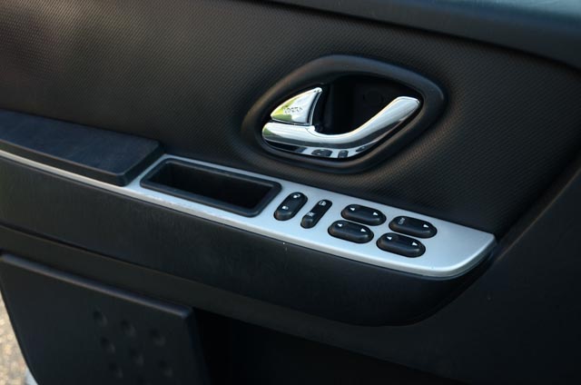 2007 White Mercury Mariner V6