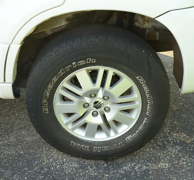 2007 White Mercury Mariner V6