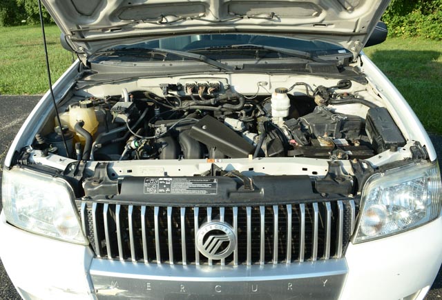 2007 White Mercury Mariner V6