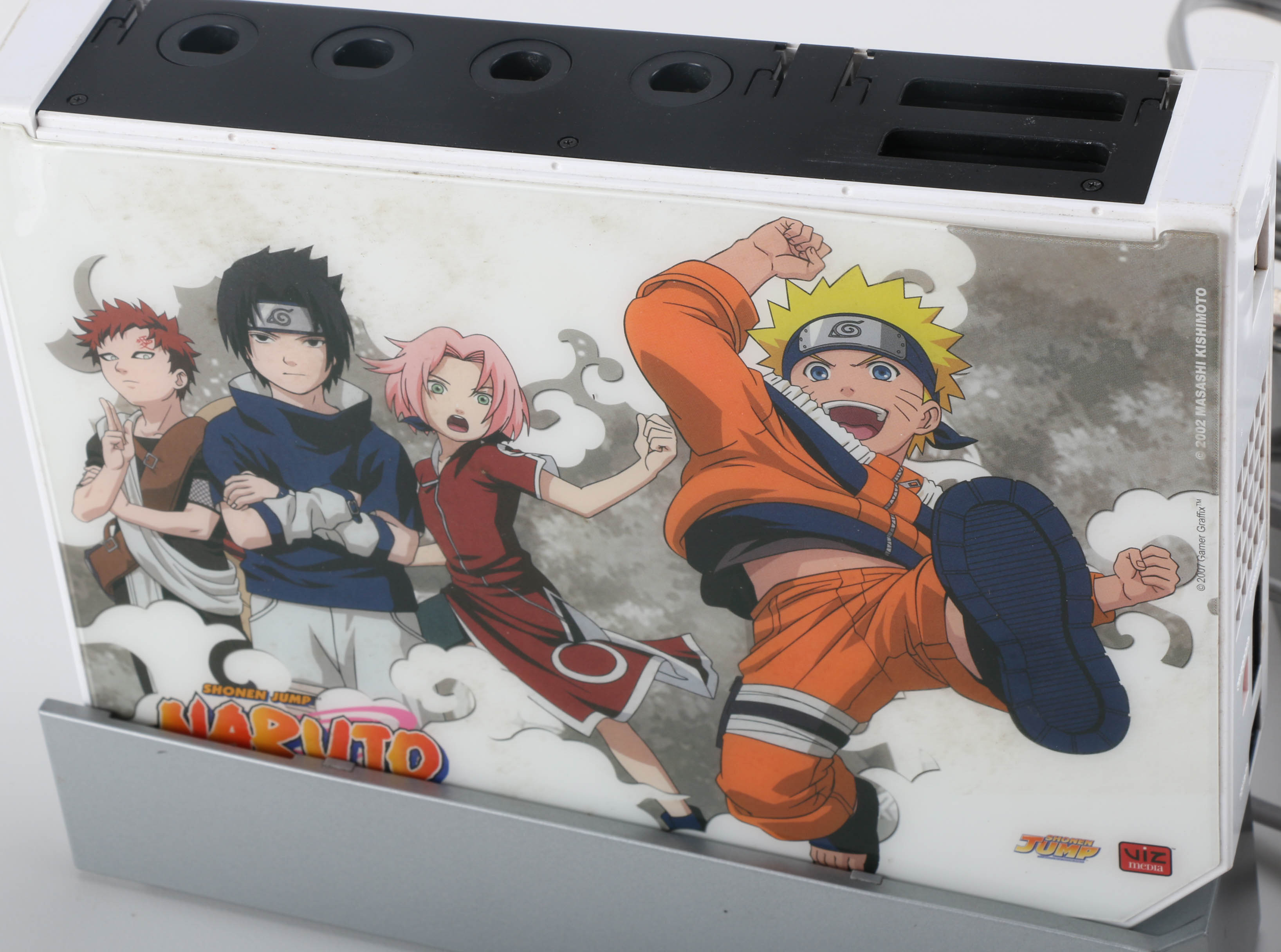 2006 Nintendo Wii Console With Naruto Graphic Plates
