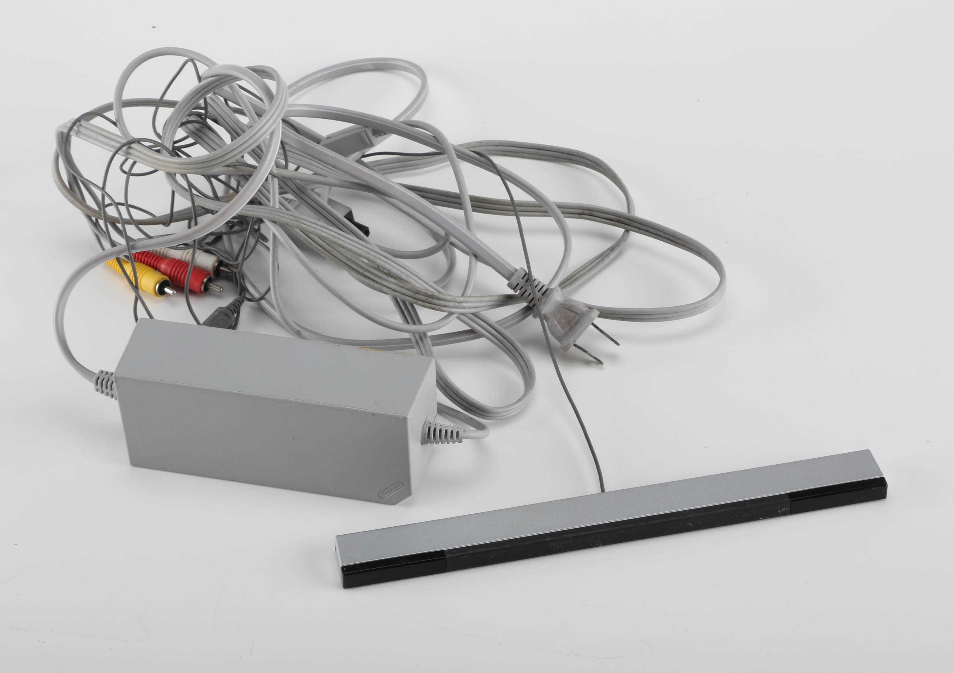 2006 Nintendo Wii Console With Naruto Graphic Plates