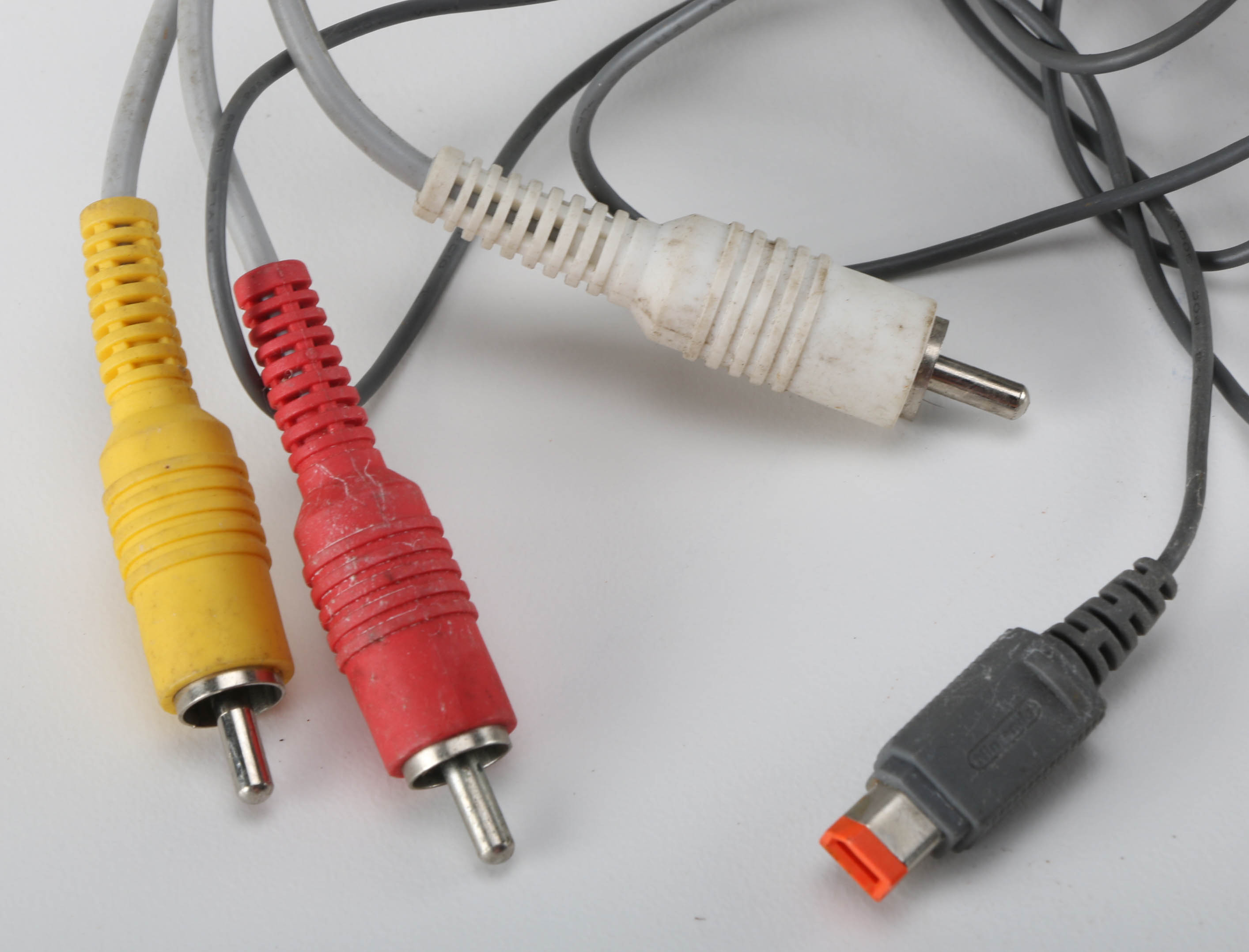 2006 Nintendo Wii Console With Naruto Graphic Plates