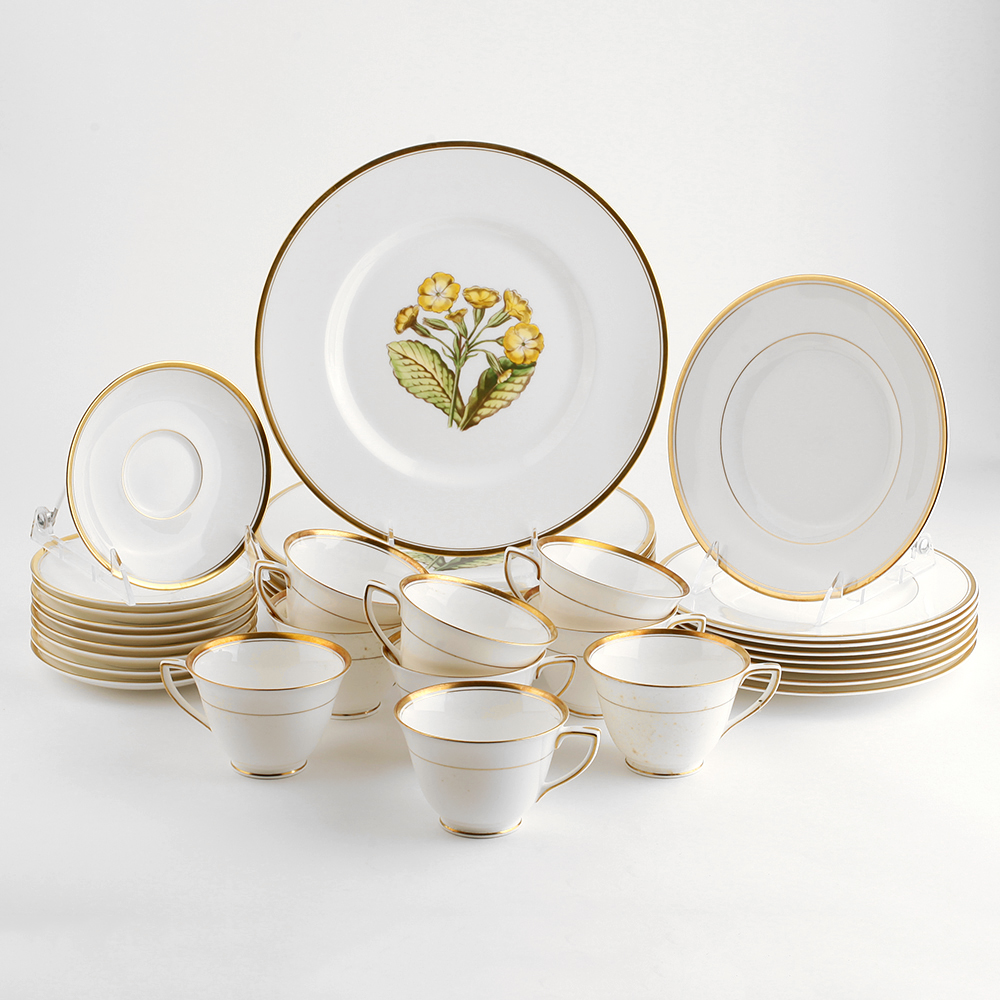 Royal Worcester 'Viceroy' Five Piece Bone China Plate Setting For Eight