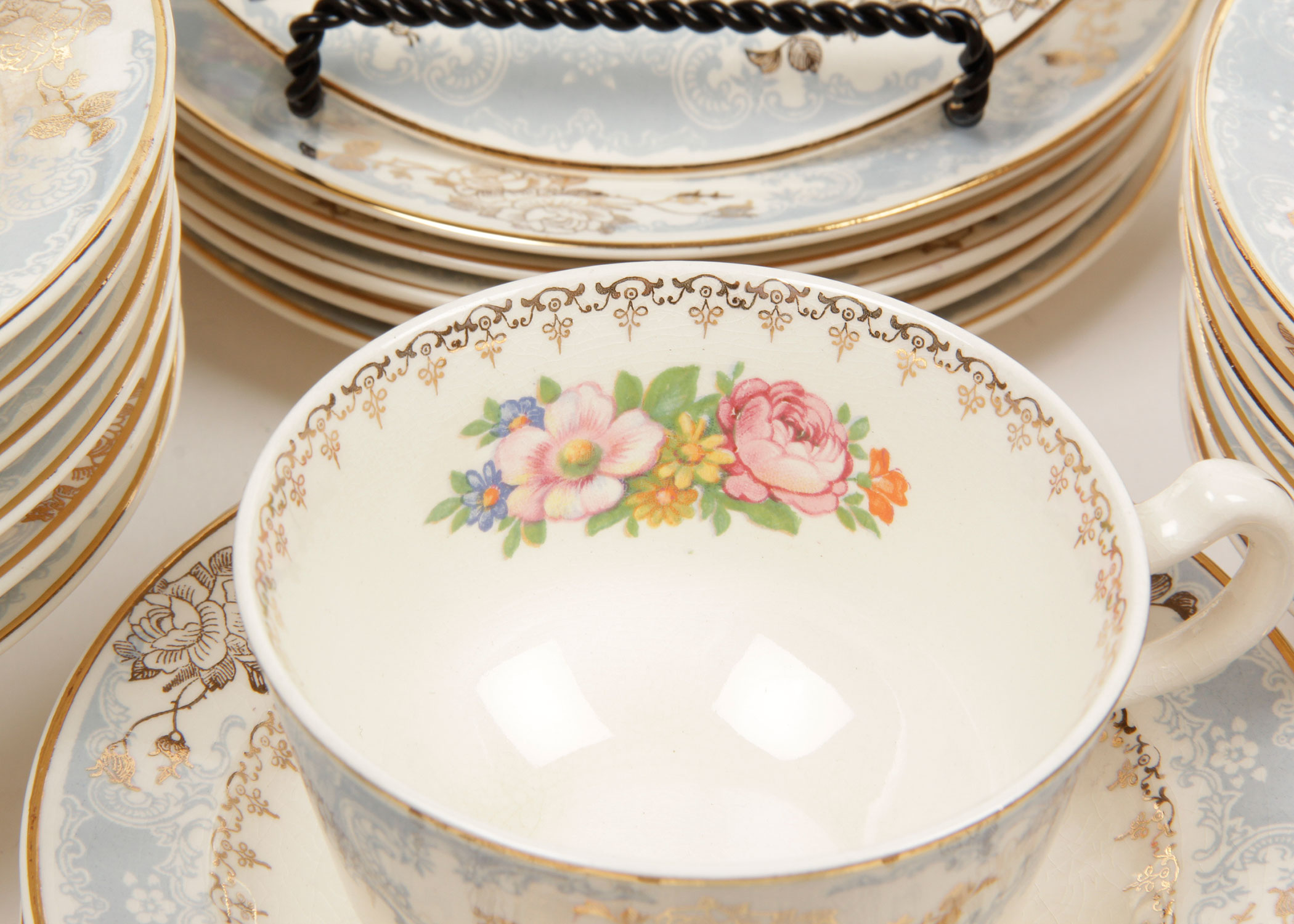 Homer Laughlin Royal Splendor 22 Carat Gold Place Settings for Six