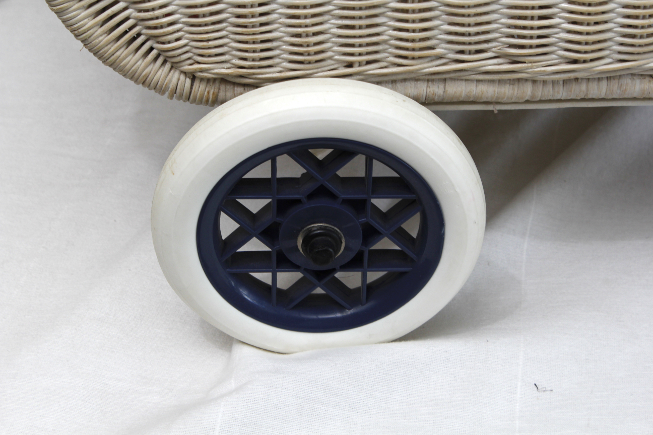 Vintage Wicker Baby Doll Pram Carriage