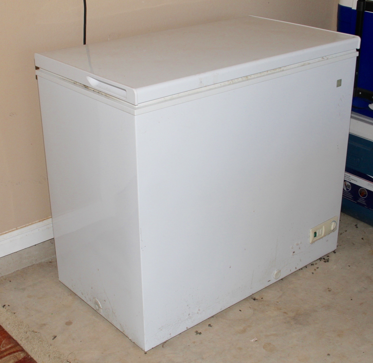 General Electric Lidded Deep Freezer