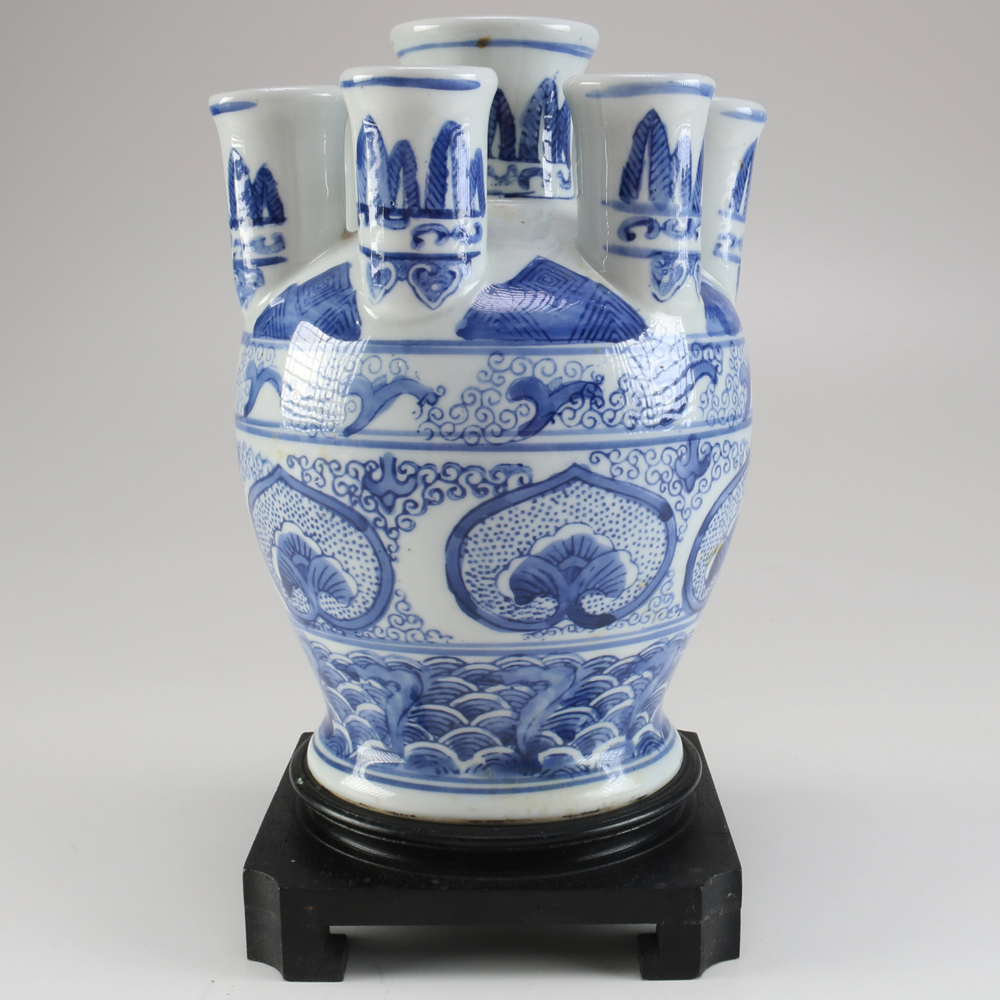 Chinese Blue and White Porcelain Seven-Neck Tulip Vase