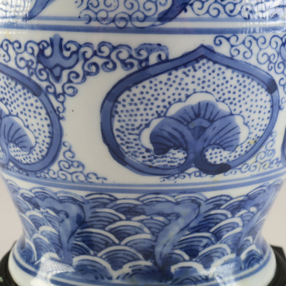 Chinese Blue and White Porcelain Seven-Neck Tulip Vase