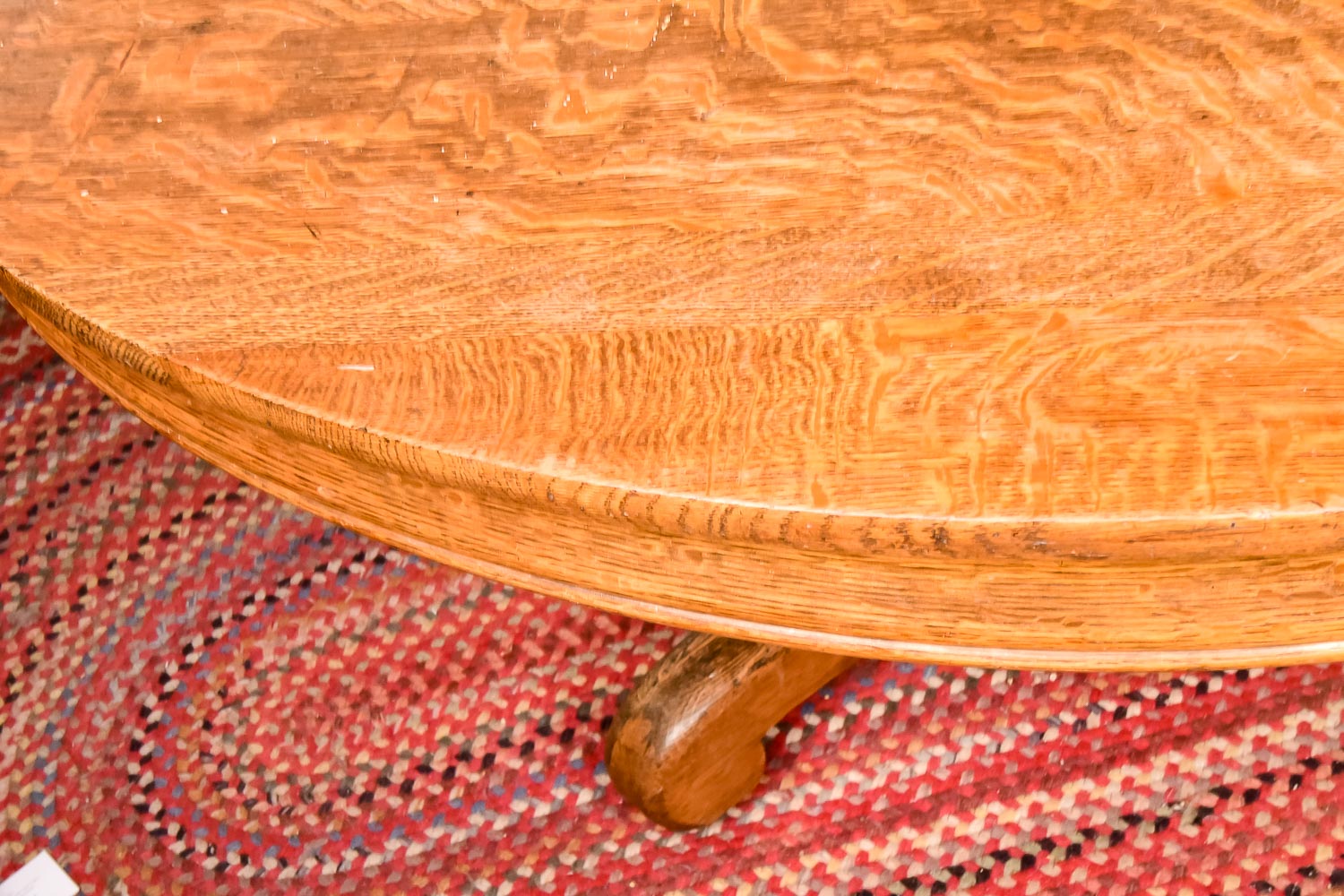 Quartersewn Oak Wood Pedestal Table