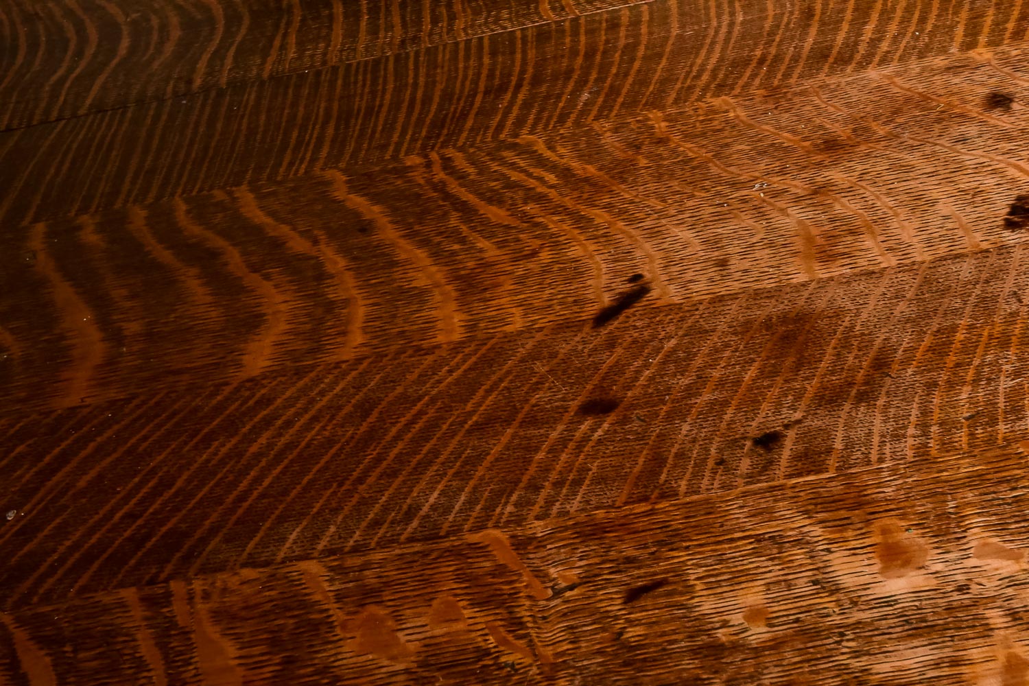 Quartersewn Oak Wood Pedestal Table