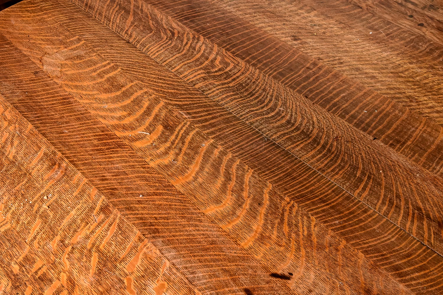 Quartersewn Oak Wood Pedestal Table