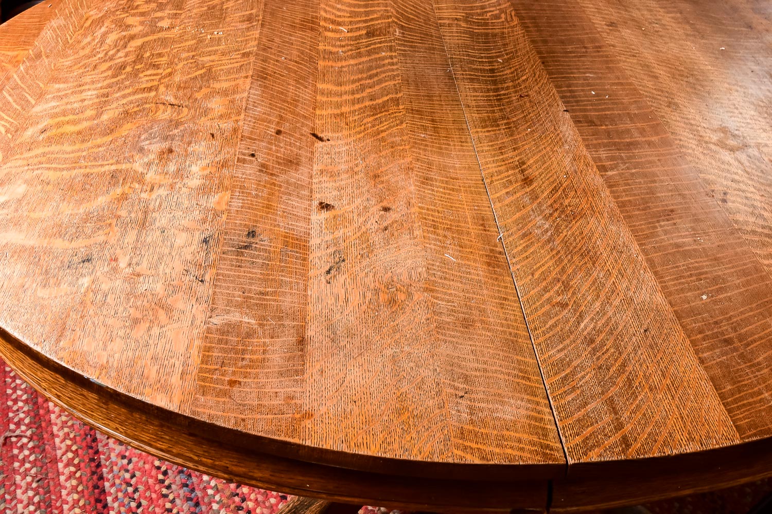 Quartersewn Oak Wood Pedestal Table