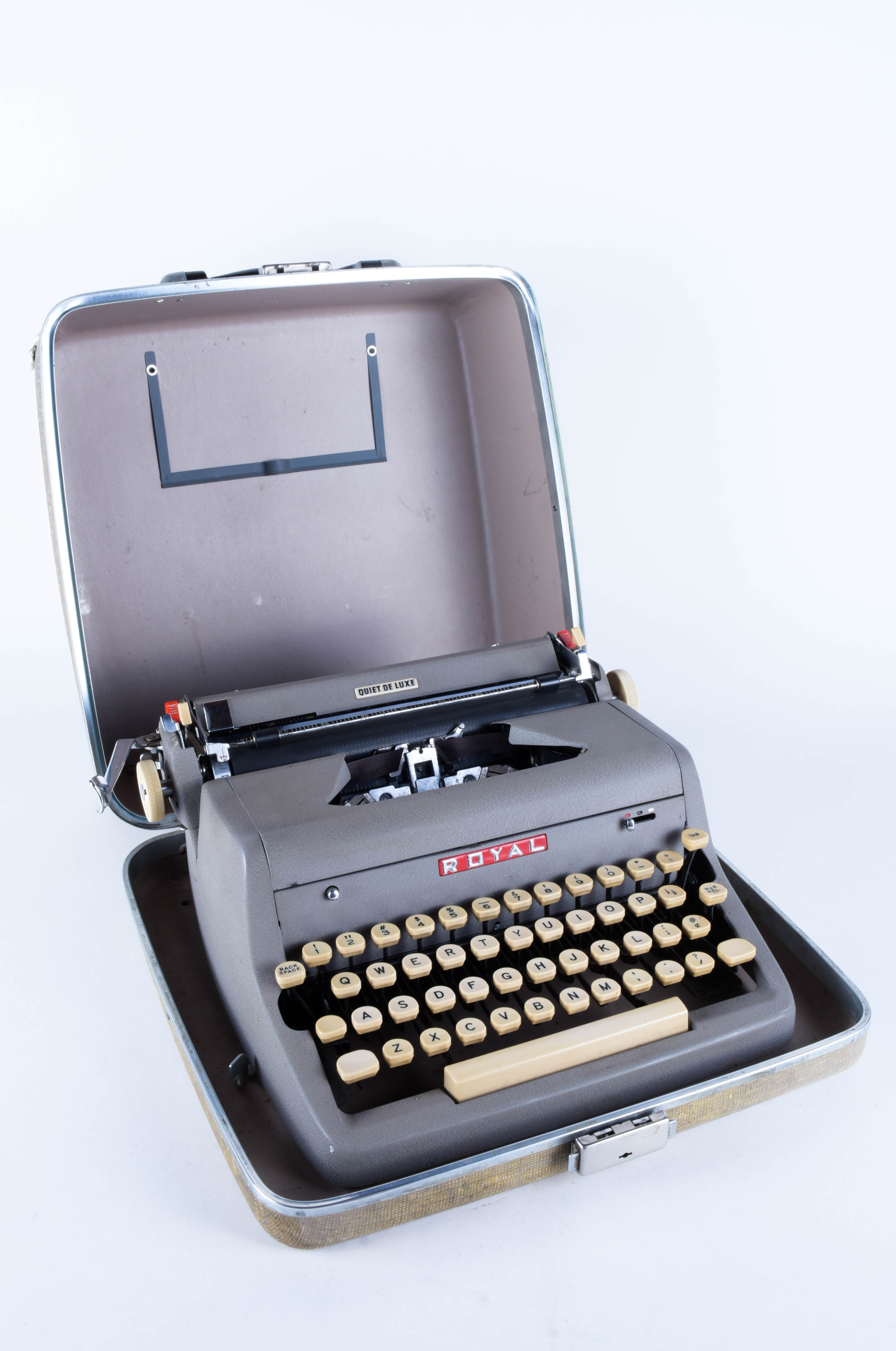 Vintage Royal Quiet De Luxe Typewriter