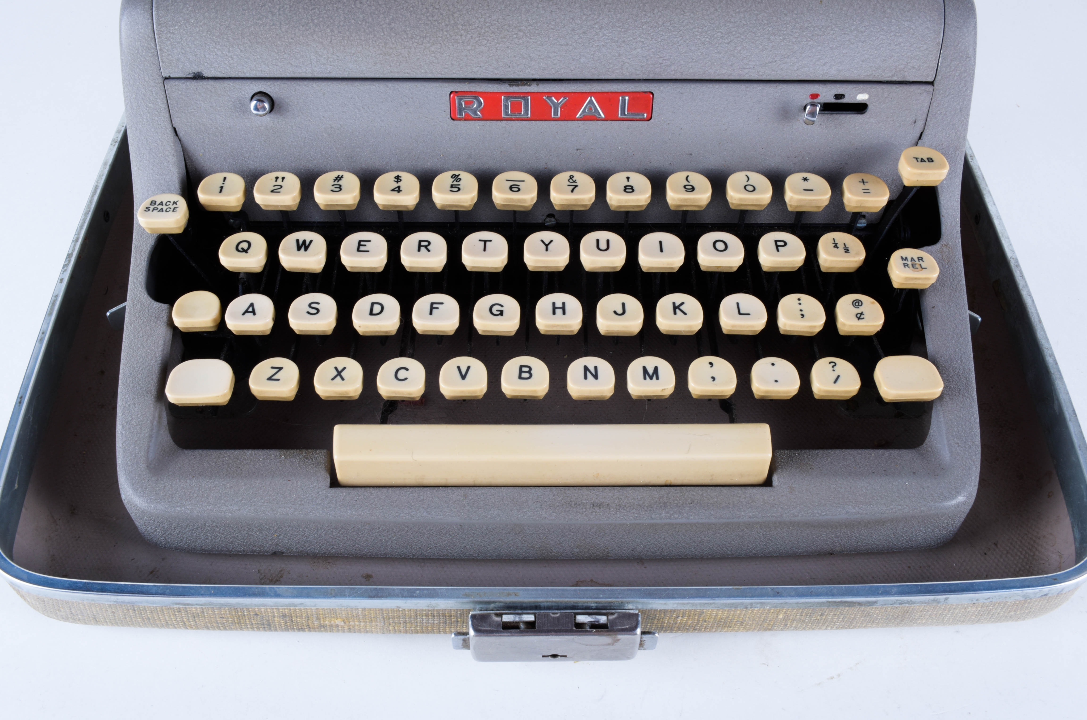 Vintage Royal Quiet De Luxe Typewriter