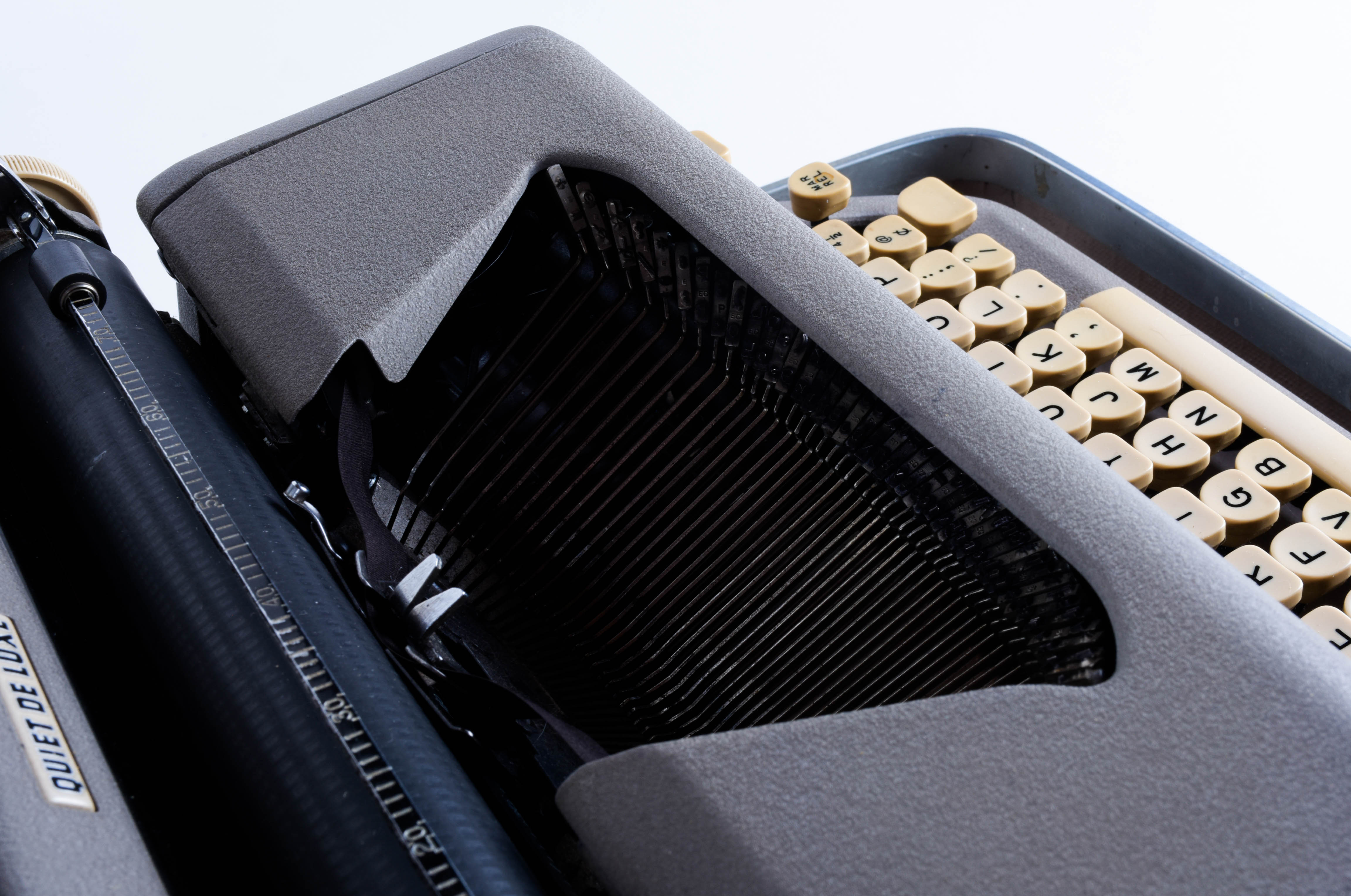 Vintage Royal Quiet De Luxe Typewriter