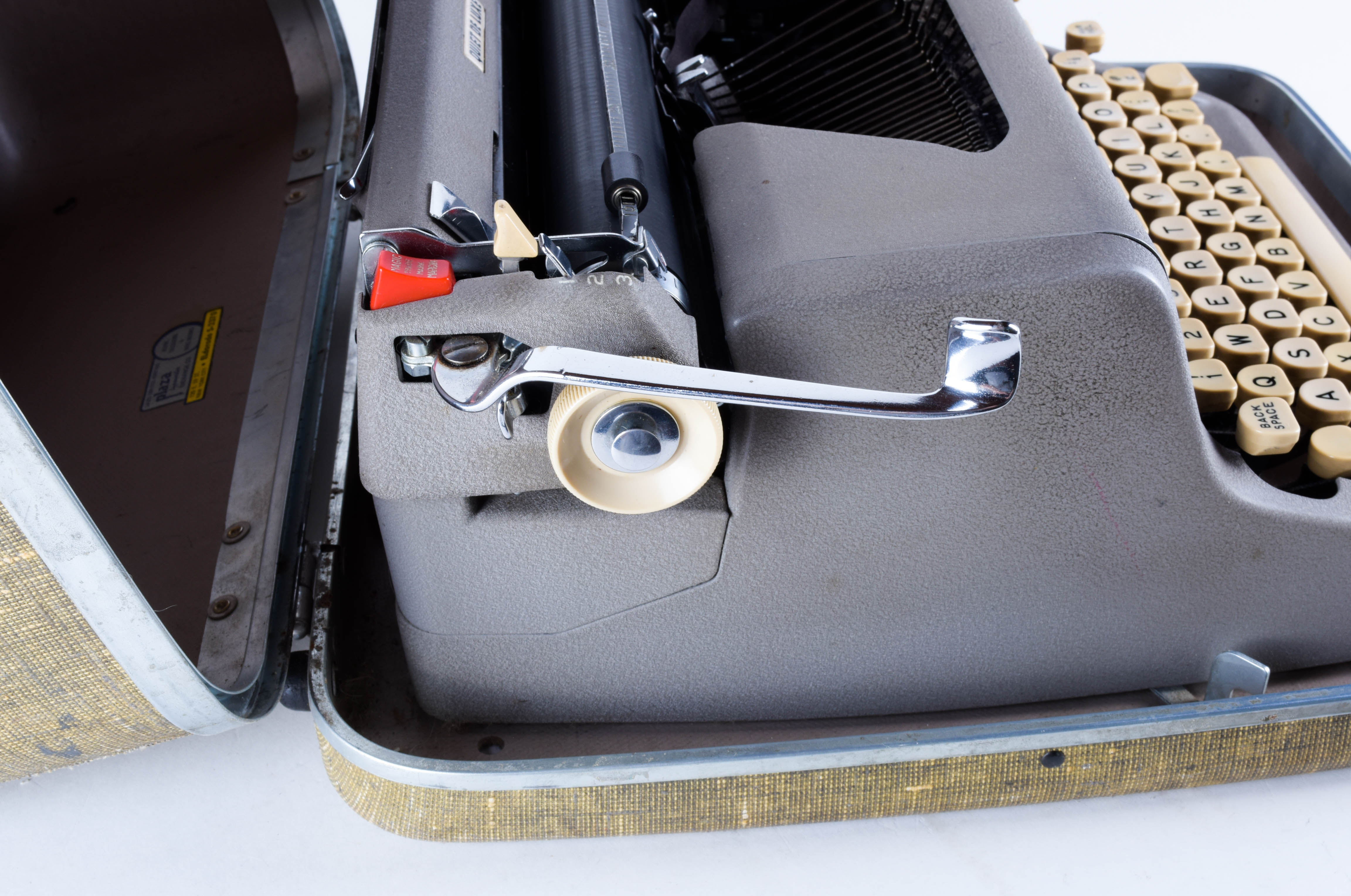 Vintage Royal Quiet De Luxe Typewriter